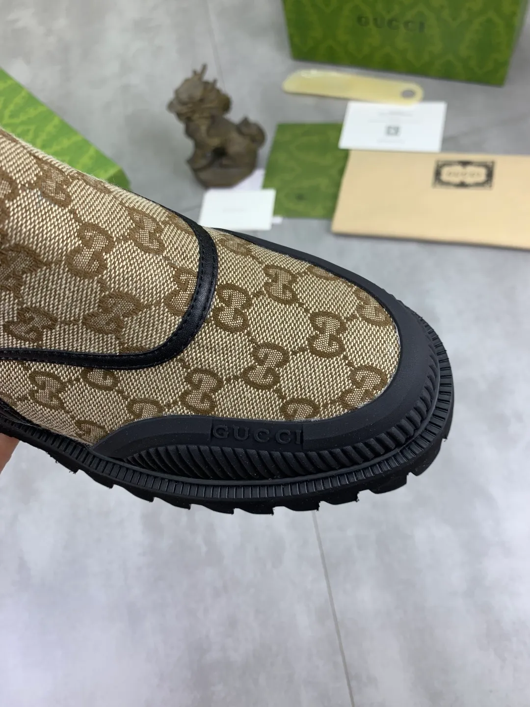 Men's Men's Shoes 💰P500 💰【New Style】 Gucci lazy slip-on couple 🧑‍🤝‍🧑 style high-top leather shoes hot selection (Gucci GUCCI) official website latest Gucci lazy 🎁 leather shoes, hot style 💥 style is simple and elegant, exclusive for trendy men. Unique official website latest brand original double G pressure Floral elements👑Original Gucci decoration, fashionable and elegant, the fabric is original calfskin with double G denim✅fully imported soft sheepskin lining, the official website specifies wear-resistant lightweight foam business outsole, the classic model is taken in real life🎬Number of yards: 36-46 Various colors available
